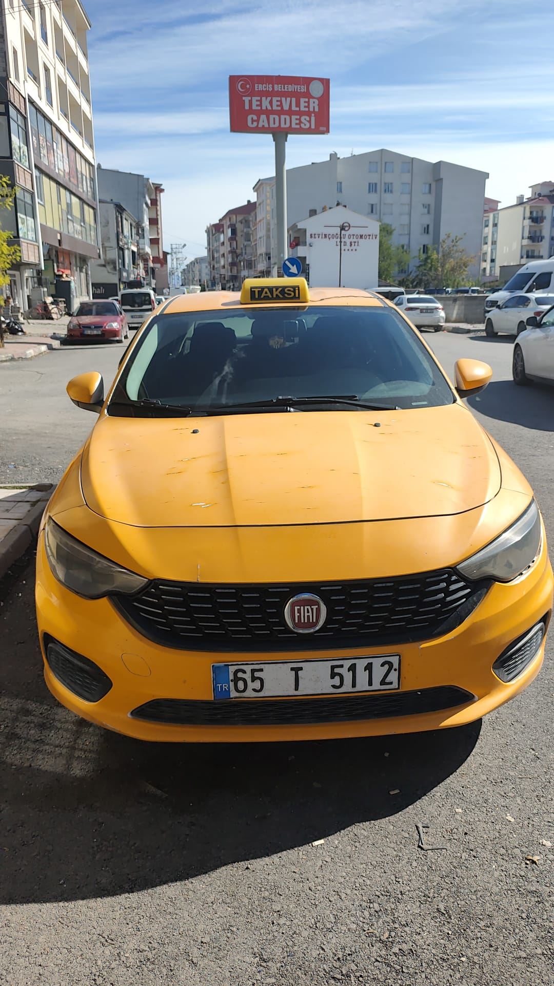 Erciş Tekevler Caddesi'nde 65 T 5112 plakalı Selvi Taksi